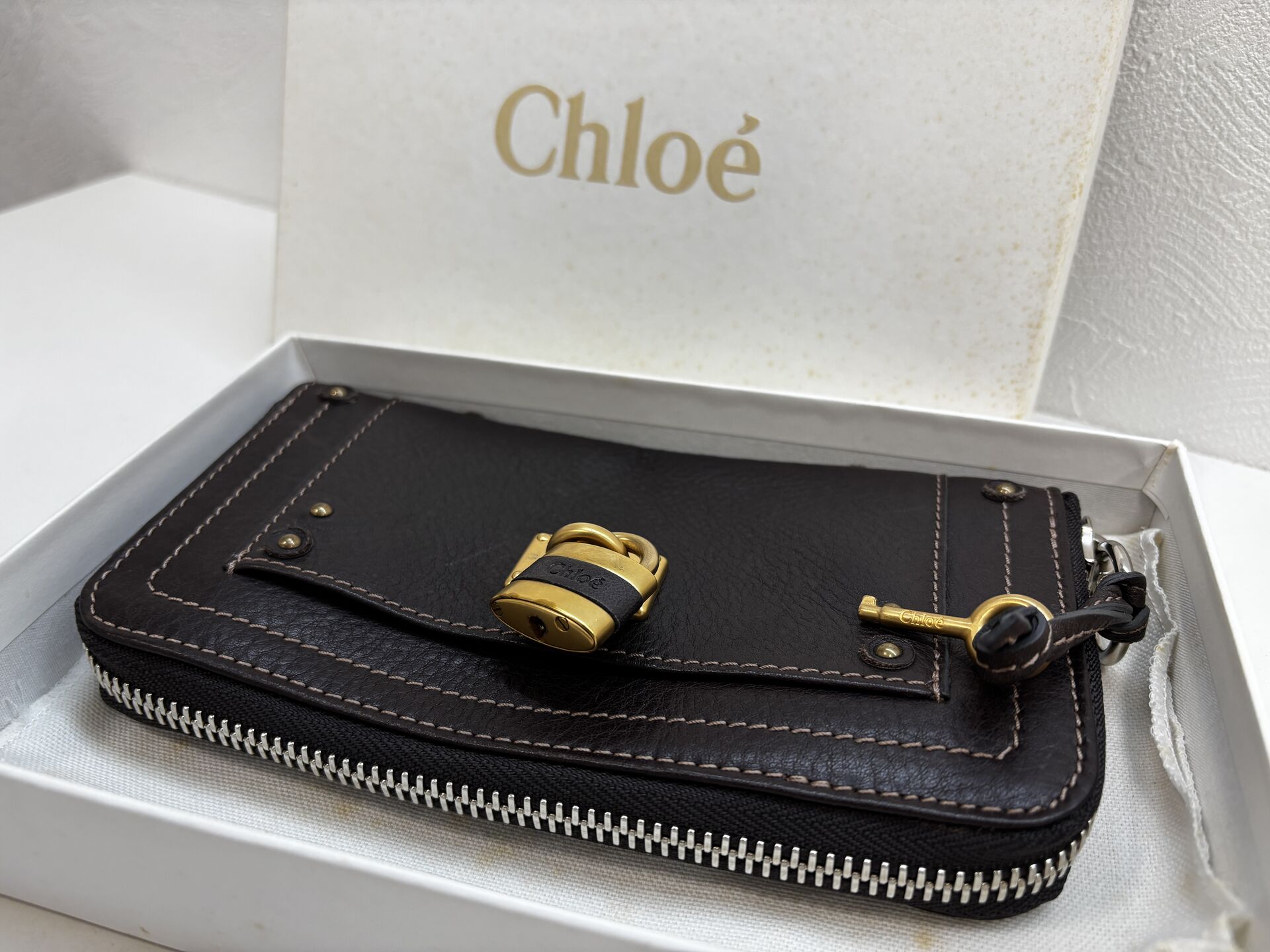 クロエ パディントン ラウンドジップ長財布